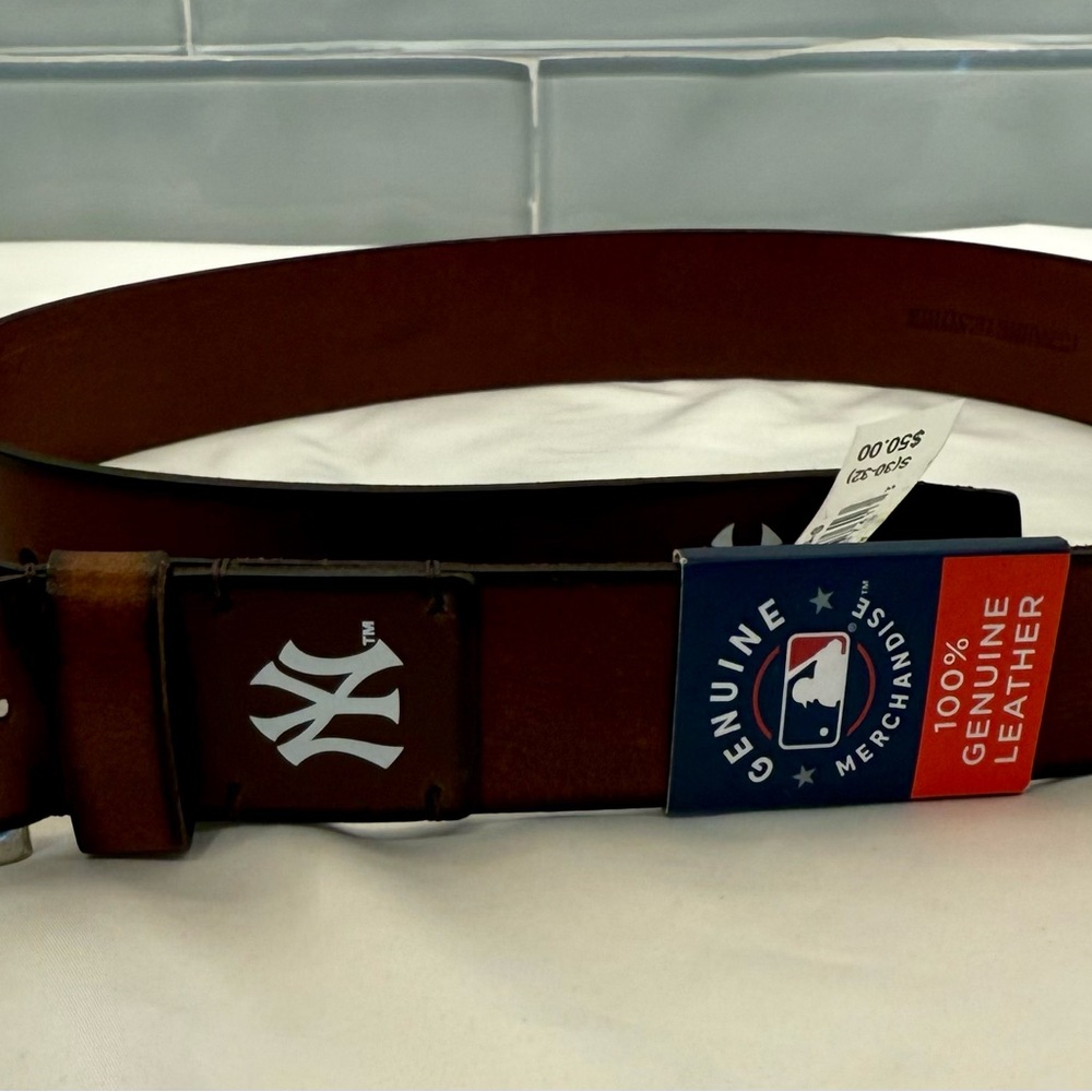 MLB New York Yankees Men's Small 30-32 Leather Belt with Team Logo Brown NEW